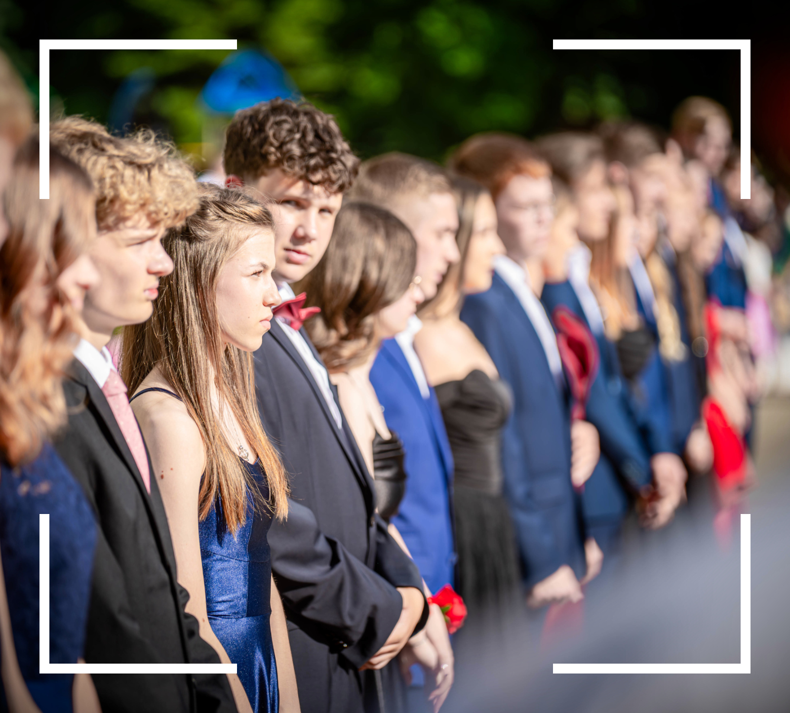 Bale, studniówki, komunie święte i wydarzenia szkolne